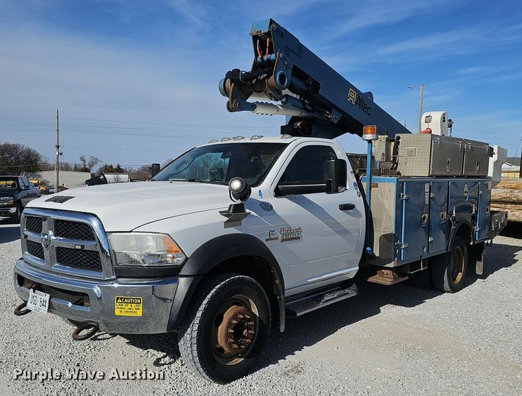 2015 Dodge Ram 5500HD bucket truck - DK0714