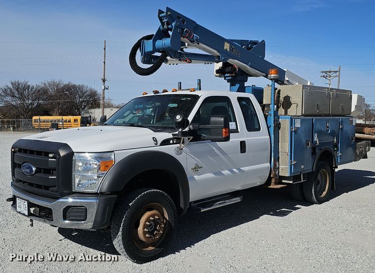 2015 Ford F550 Super Duty XL  bucket truck - DK0715