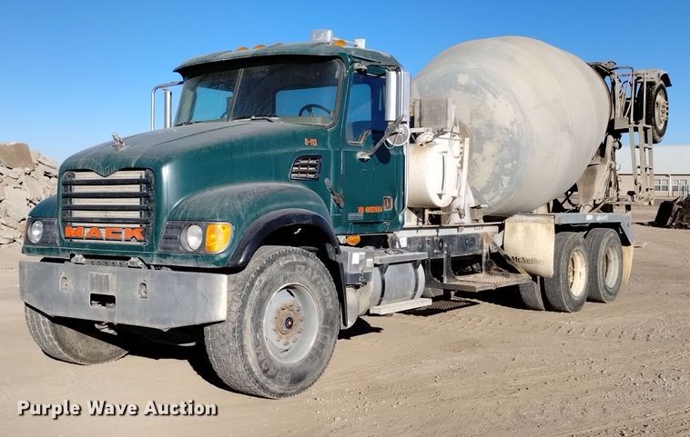 2004 Mack 613 Granite ready mix truck - DK8914