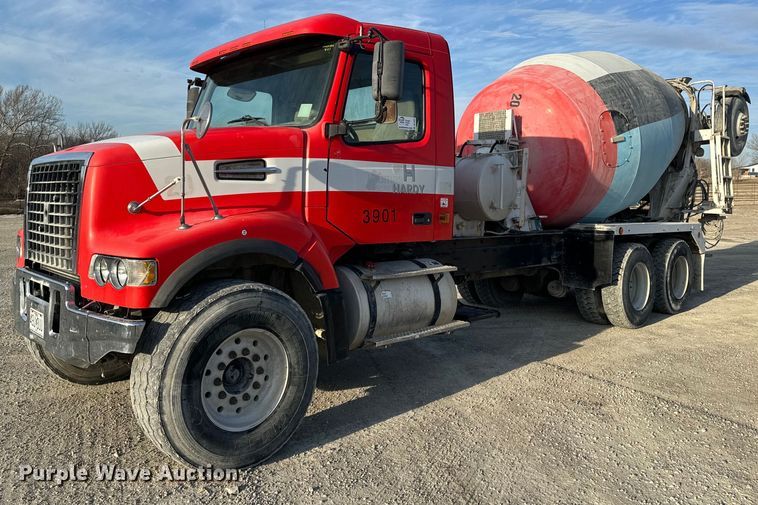 2006 Volvo  VHD ready mix truck - DL4391
