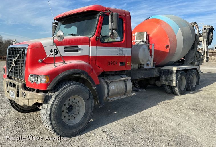 2006 Volvo  VHD ready mix truck - DL4392