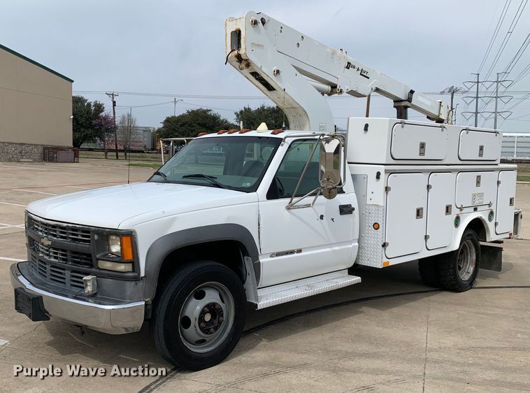 2002 Chevrolet Silverado 3500HD bucket truck - DM7768