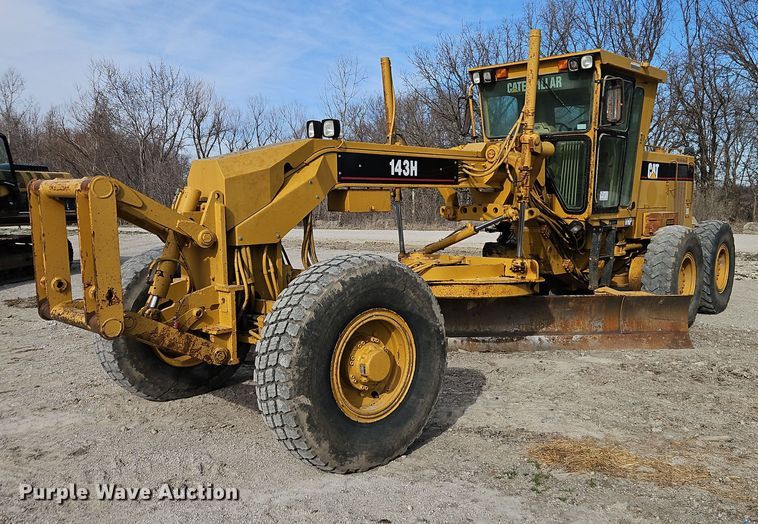 2001 Caterpillar    143H motor grader - DN7234