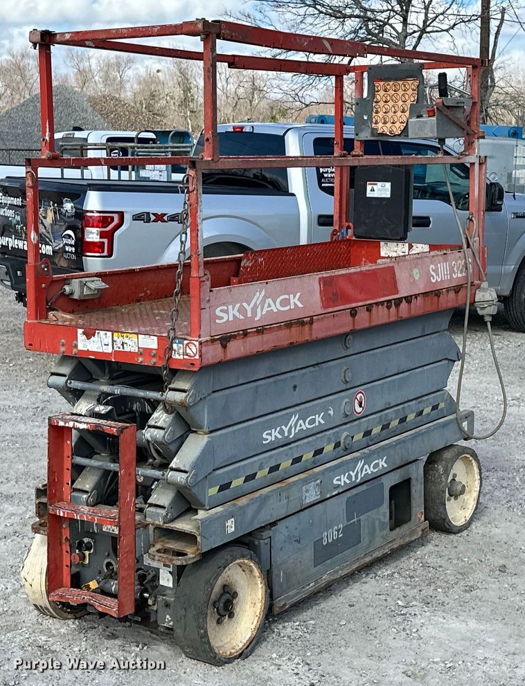 2014 Skyjack  SJIII 3226 scissor lift - DN7678