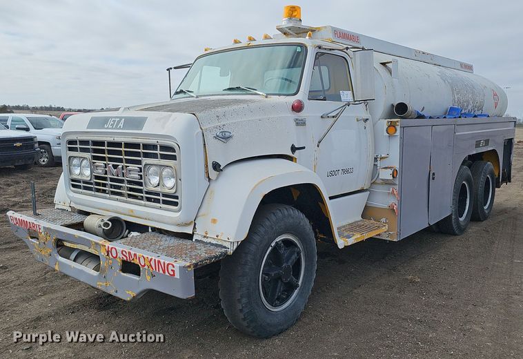 1969 GMC 7500 fuel / lube truck - DQ0281