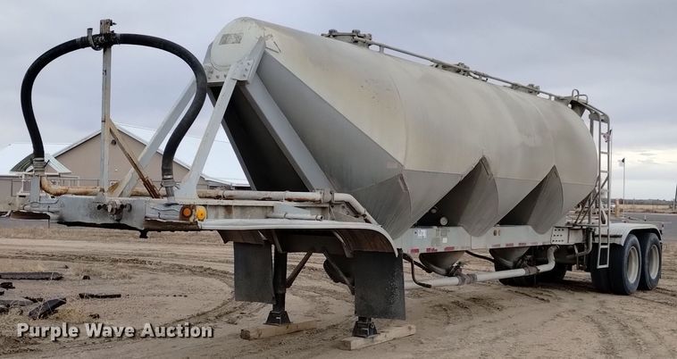 1984 Hobbs HAB-F2-J 1000 pneumatic dry bulk trailer - DQ5969