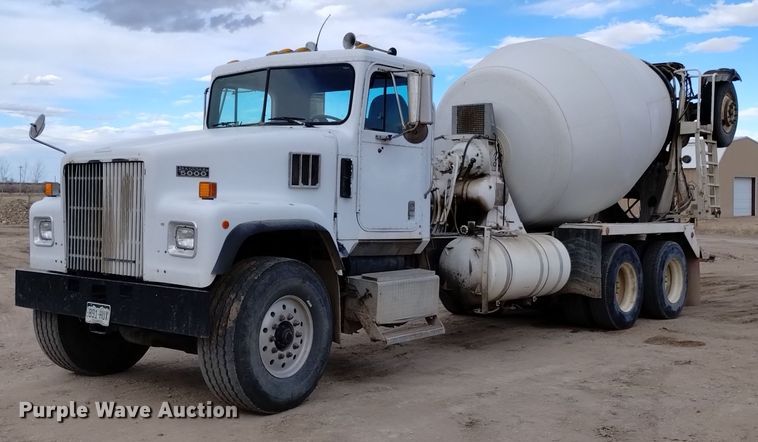 1999 International 5000 ready mix truck - DQ5975