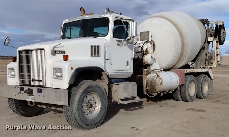 2000 International 5000 ready mix truck - DQ5977
