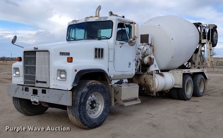 1999 International 5000 ready mix truck - DQ5978