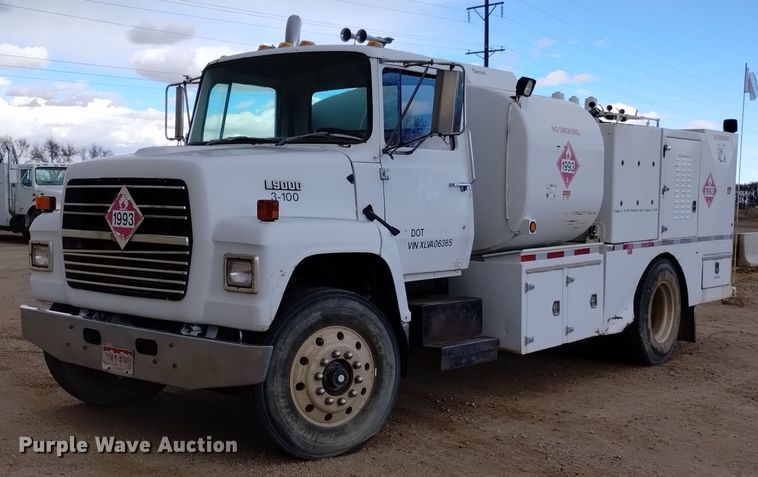 1990 Ford L9000 fuel truck - DQ5988