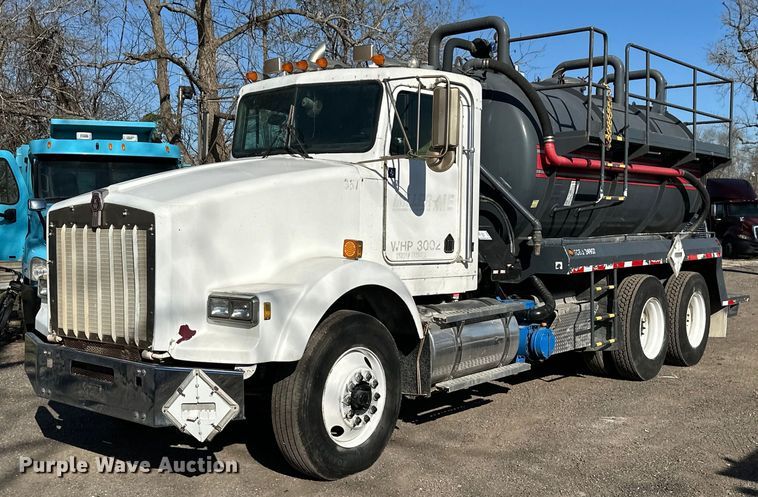 1999 Kenworth  T800 vacuum truck - DS2907