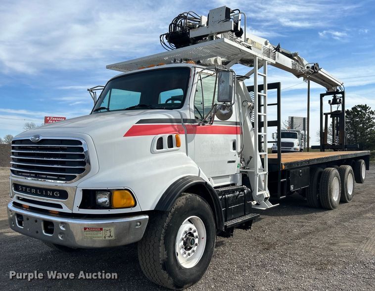 2002 Sterling L-Line crane truck - EG1252