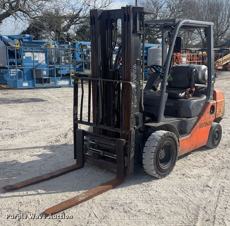 Toyota 8FGU25 forklift - EH3844