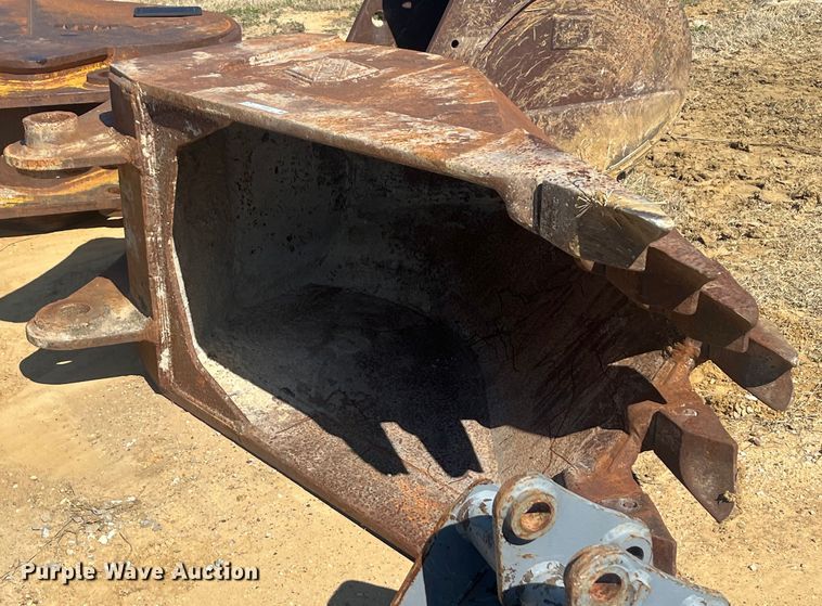Hensley excavator bucket - EI0689