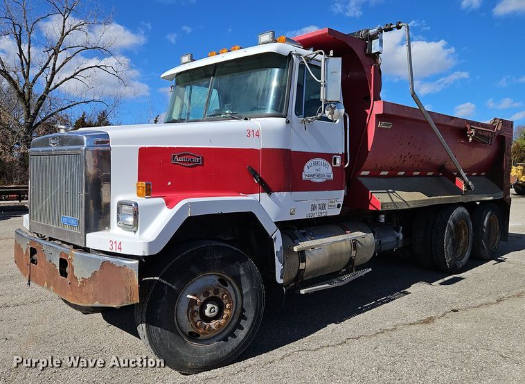 1995 Volvo Autocar dump truck - EI3526