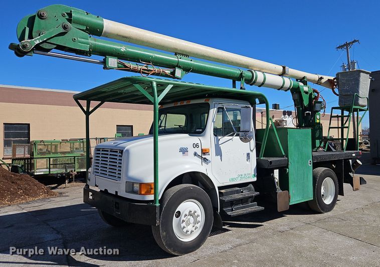 2000 International 4700 bucket truck - EI3575