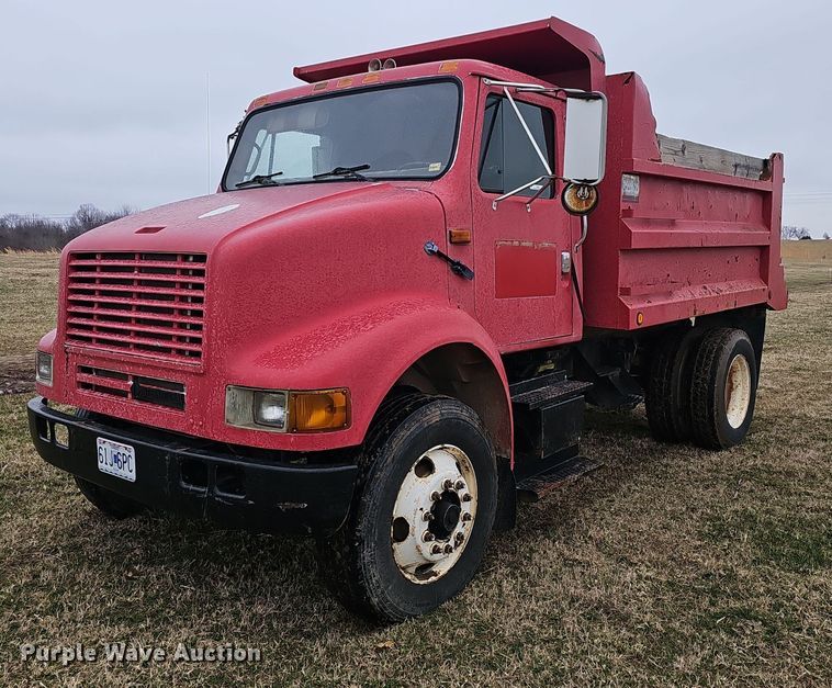 1993 International 8100 dump truck - EJ5925