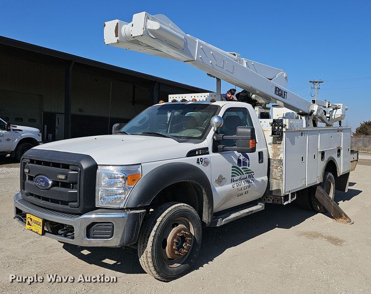 2016 Ford  F550 Super Duty bucket truck - EJ5956