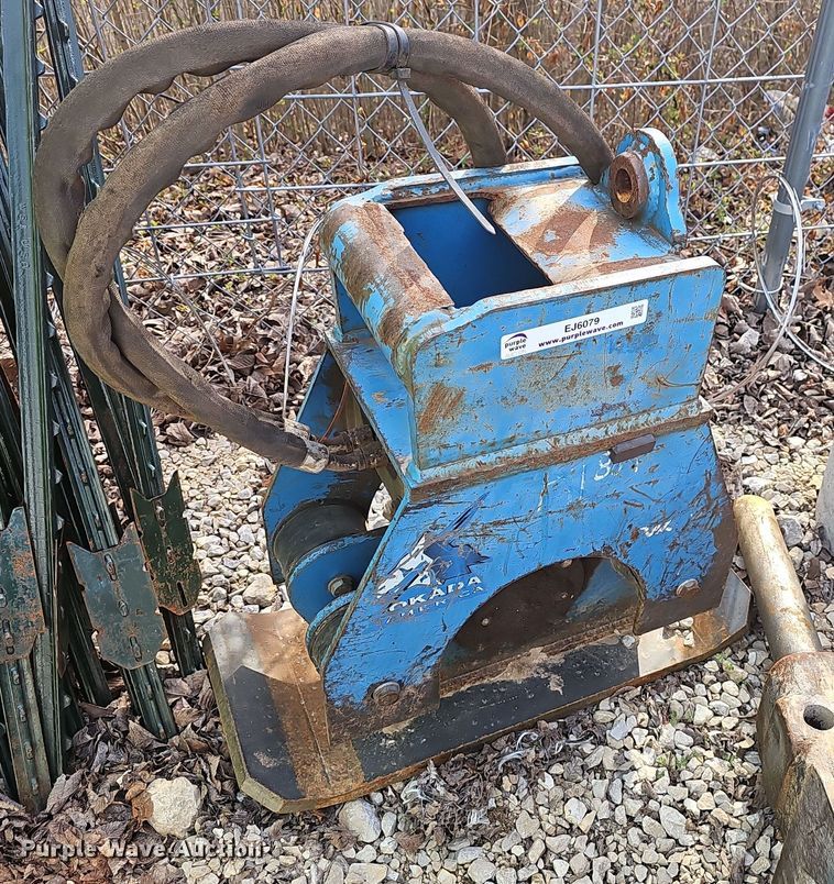 Okada OAC100 excavator plate compactor - EJ6079