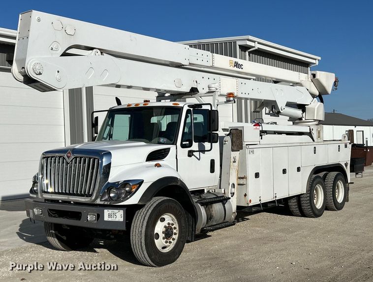 2016 International 7400 bucket truck - EK4139
