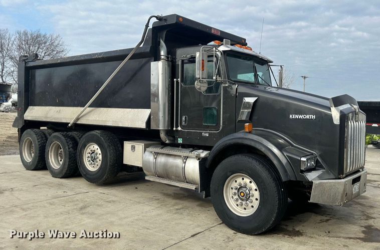 2007 Kenworth T800 dump truck - JD9069