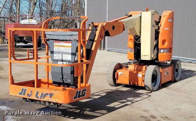 2007 JLG E300AJ boom lift - LA9677