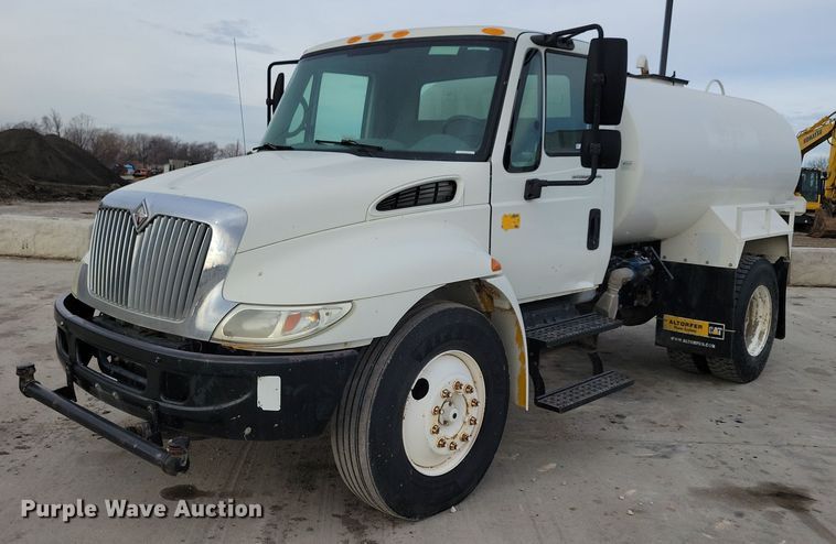 2007 International 4300 water truck - LC9831