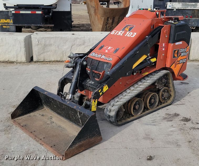 2017 Ditch Witch SK600 compact utility loader - LC9833