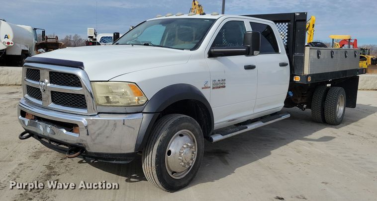 2014 Dodge Ram 5500 Crew Cab flatbed pickup truck - LC9834