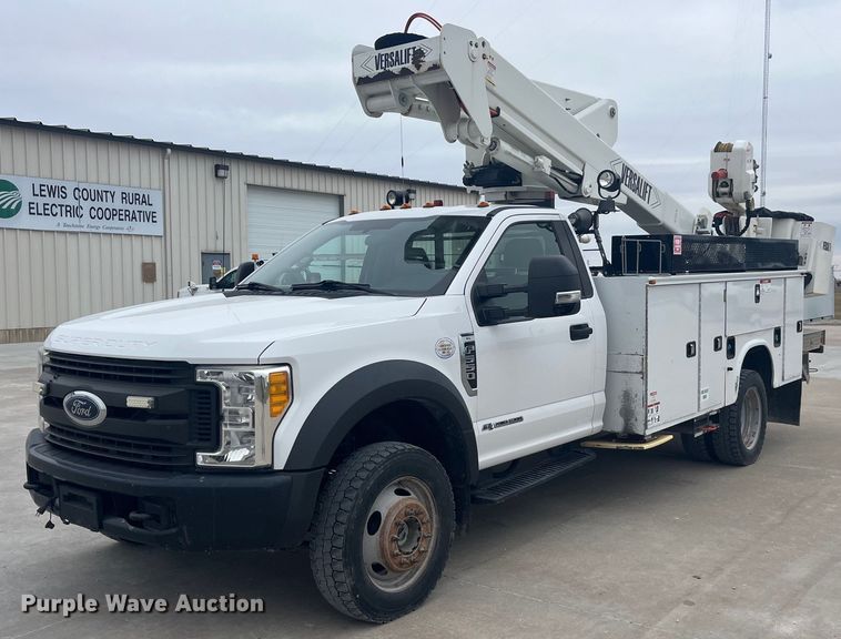 2017 Ford F550 Super Duty XL bucket truck - LD9303