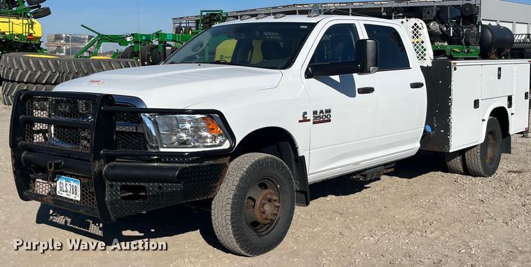 2017 Dodge Ram 3500HD Crew Cab utility bed pickup truck - LD9321