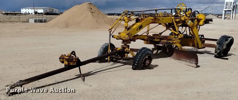 1938 Caterpillar 33 pull type grader - LN9937