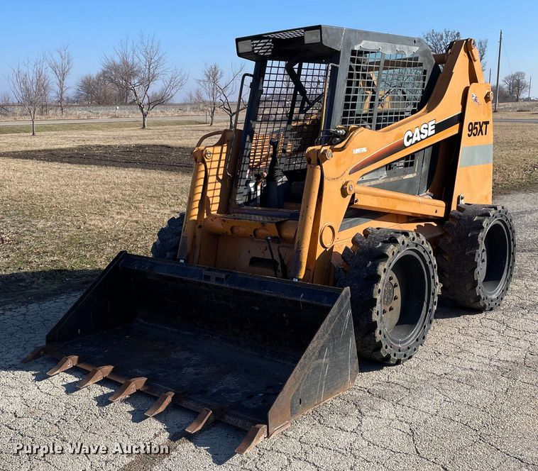 2002 Case 95XT skid steer loader - LV9998