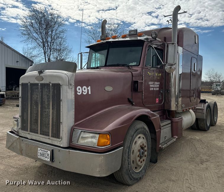 1995 Peterbilt  377 semi truck - NF9341