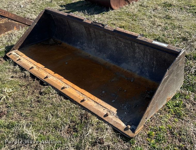 John Deere skid steer bucket - NF9359