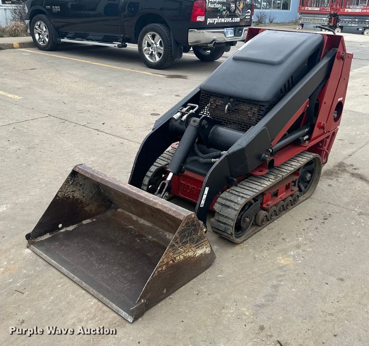 Toro  TX427 compact utility loader - NT9006