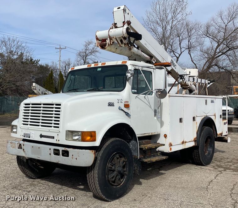 2000 International 4700 bucket truck - OG9813