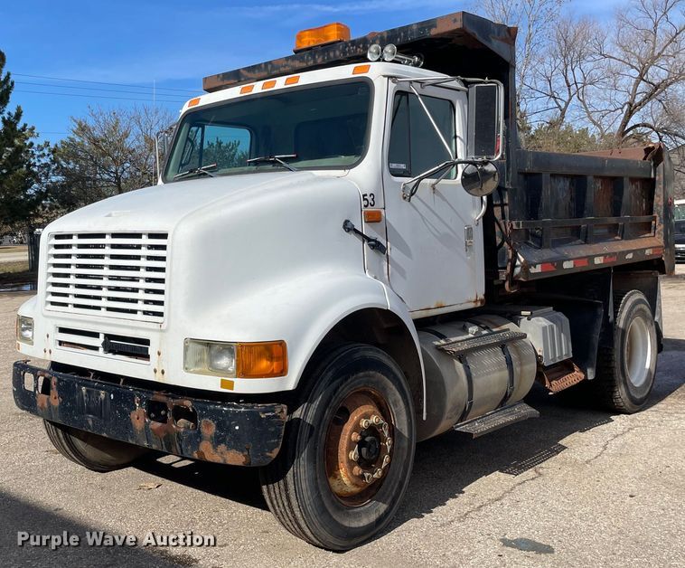 1996 International 8100 dump truck - OG9815