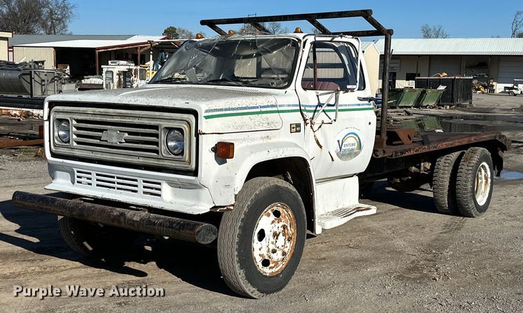 1981 Chevrolet  60 winch truck - OM9840
