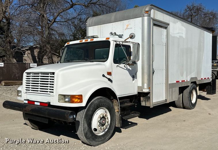 1999 International  4900 box truck with crash attenuator - OM9849