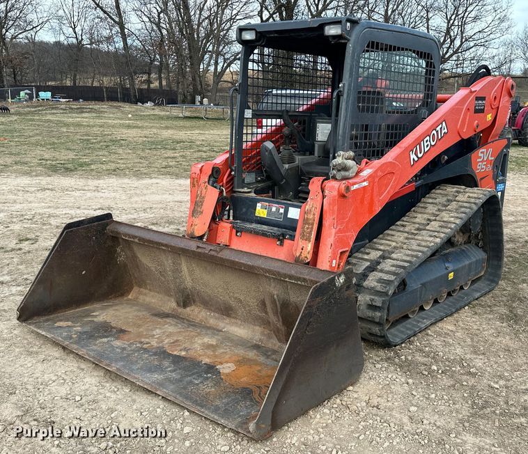 2019 Kubota SVL95-2S tracked skid steer loader - OM9944