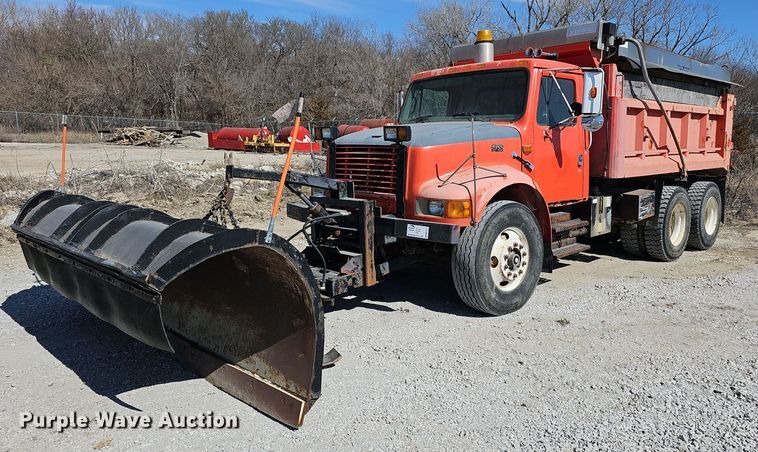 1997 International 4900 dump truck - DM1511