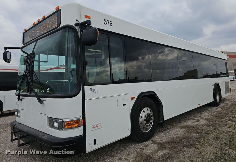 2011 Gillig G27B102N4 transit bus - DM1517