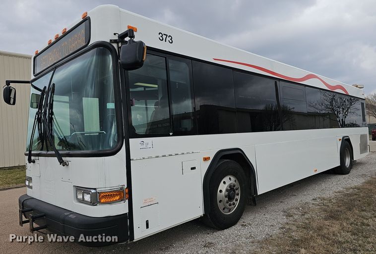 2011 Gillig G27B102N4 transit bus - DM1574