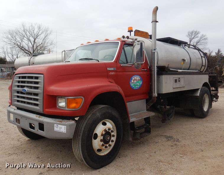 1996 Ford  F-Series oil distributor truck - DP2697