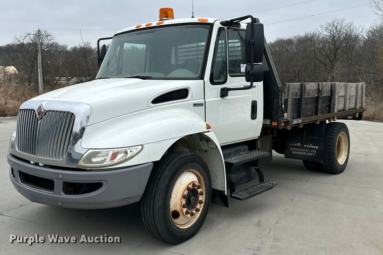 2009 International 4300 dump flatbed truck - DQ6368