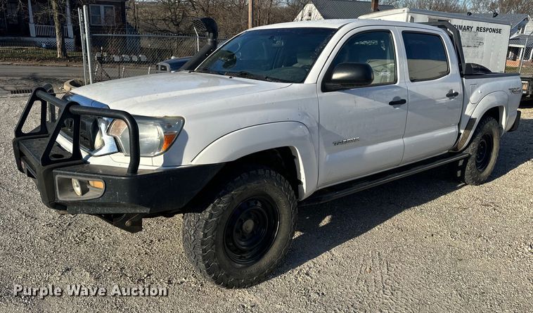 2013 Toyota Tacoma Double Cab pickup truck - EH6556