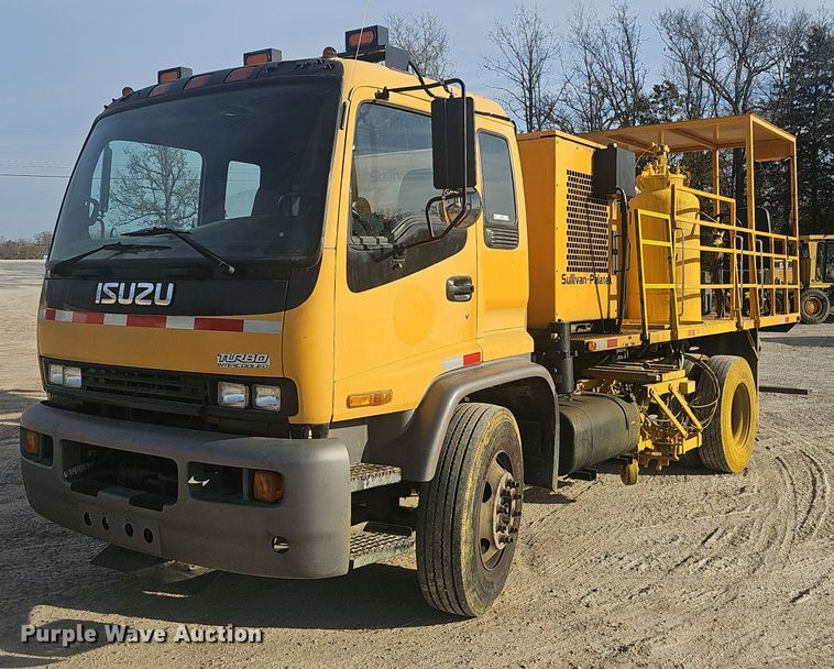 1999 Isuzu FSR paint striper truck - EJ5995