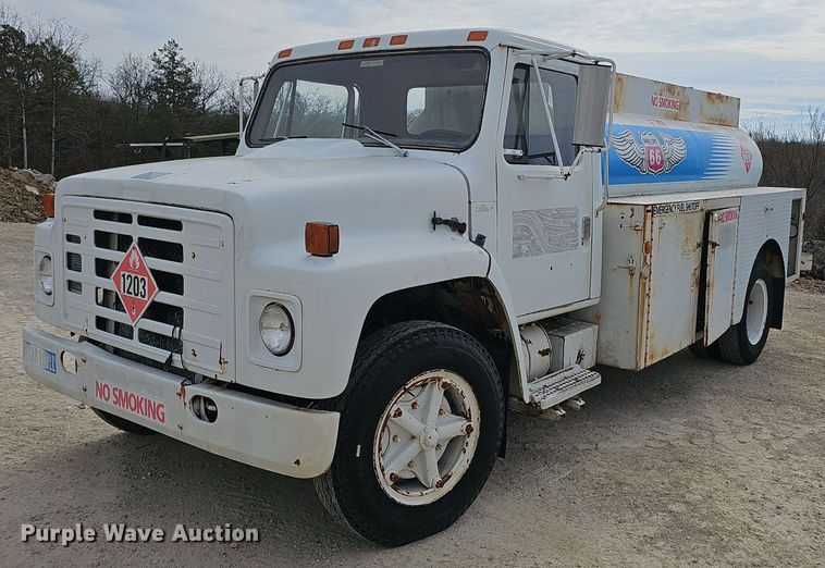 1983 International 1754 fuel truck - EJ6003