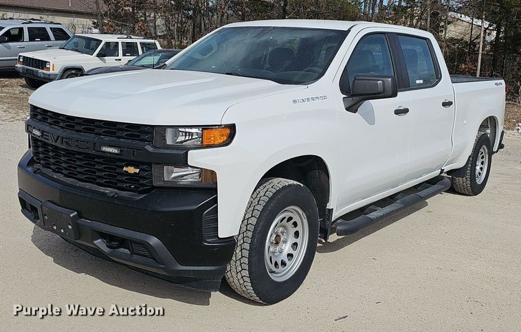 2019 Chevrolet Silverado 1500 Crew Cab pickup truck - EJ6012